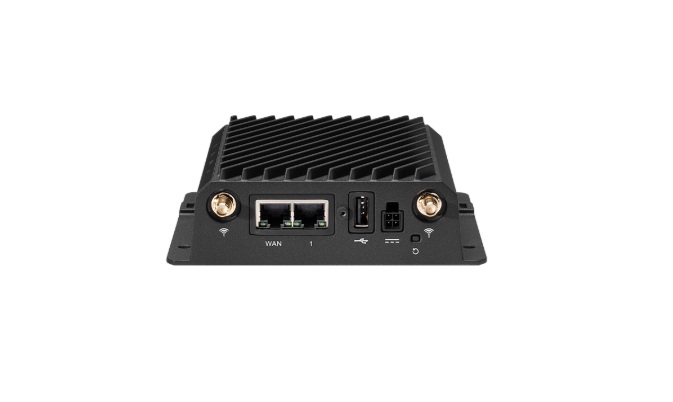 Cradlepoint R980 5G + NetCloud 5 lat Global